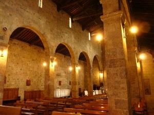 L'interno della Badia di San Pietro a Camaiore.